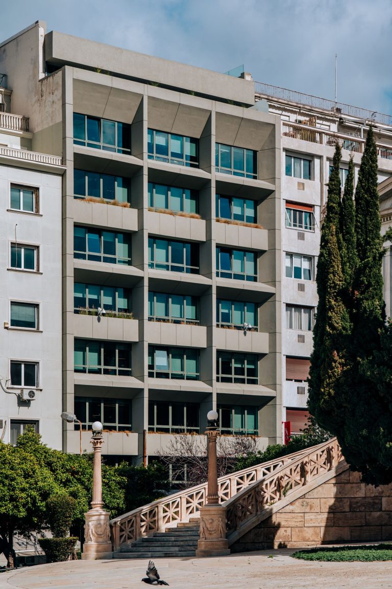 Intrakat: Εντυπωσιακή αναδιαμόρφωση πολυώροφου κτηρίου γραφείων στο κέντρο της Αθήνας
