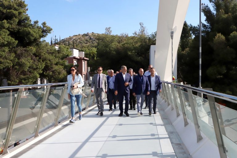 Παραδόθηκε στους πολίτες η νέα σύγχρονη πεζογέφυρα στο Χαϊδάρι