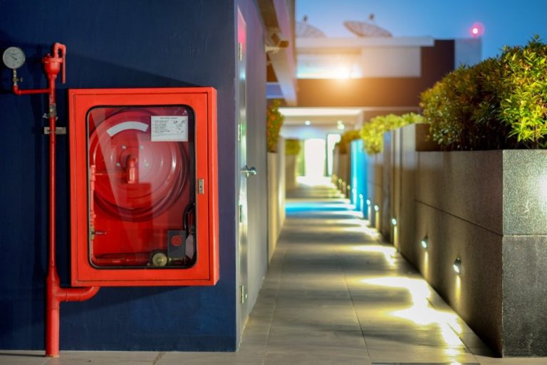 Πυροπροστασία κατασκευών: Το κανονιστικό πλαίσιο στην Ελλάδα και η συμβολή του ΕΛ.Ι.ΠΥ.ΚΑ.