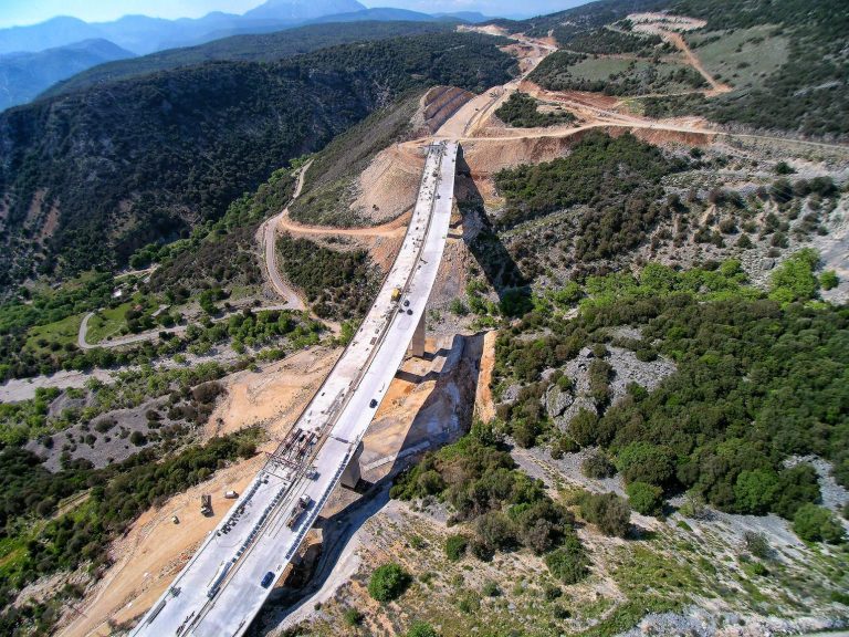 Κλειστή παραμένει η Ιόνια Οδός από Άρτα έως Αμφιλοχία λόγω κατολίσθησης